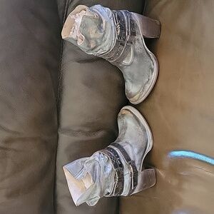 Freebird Blaine boots in Ice, size 9